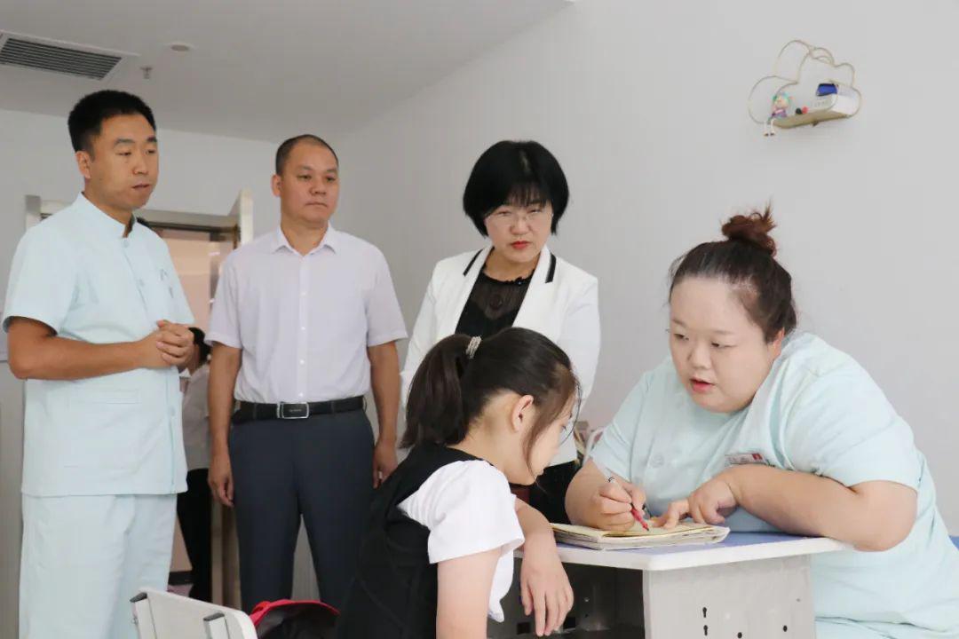 新疆残疾人福利基金会秘书长王静蓉一行到新疆长安中医脑病医院参观考察